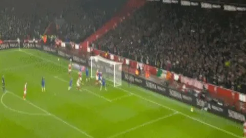 利物浦与红军平分秋色，双红会握手言和