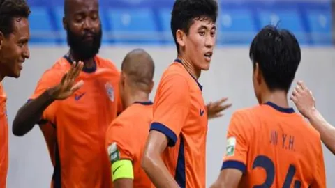 马赛双星闪耀击败欧塞尔，盖坦-佩兰梅开二度，尤巴尔同献进球，科尼利厄斯染红退场